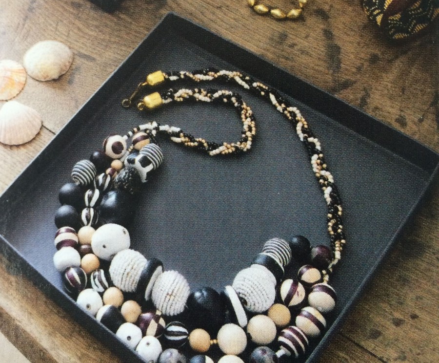 noiretblanc,inspiration ethnic et graphique, motifs peints sur perles originales